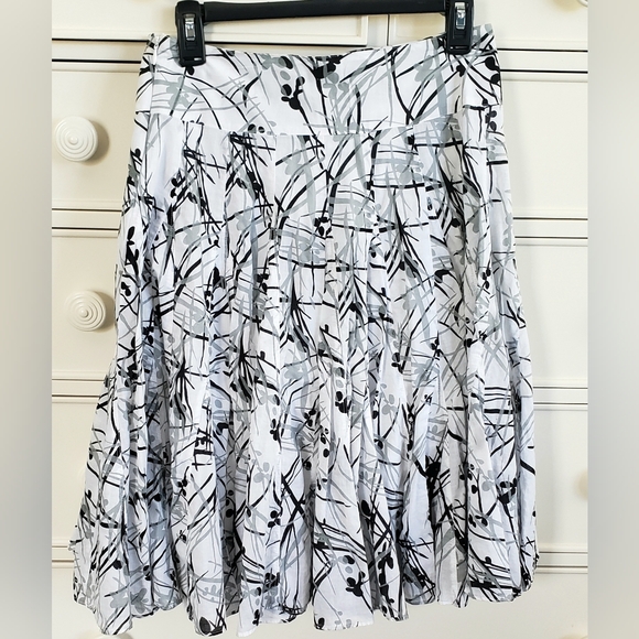 Express Black and White A-Line Skirt - Picture 3 of 6